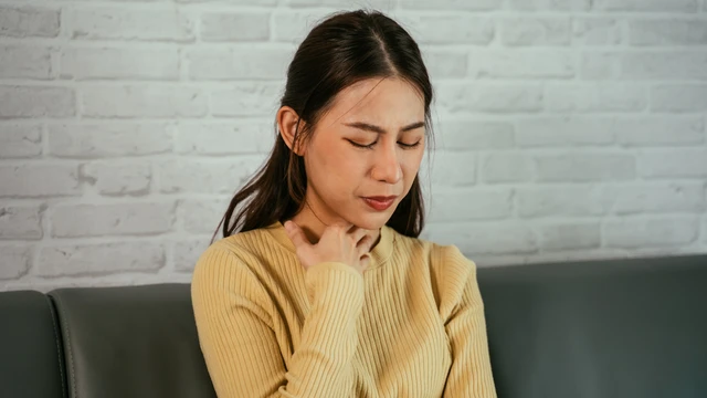 bai-viet/nong-co-hong-la-bieu-hien-benh-ly-gi-cach-dieu-tri-tai-nha.html