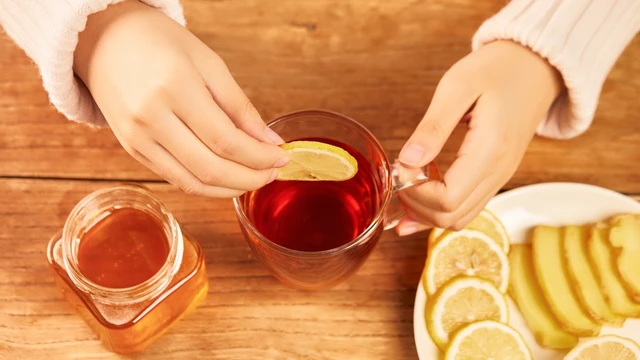Nước chanh ấm buổi sáng: Thêm 4 nguyên liệu này để tốt hơn