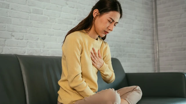 bai-viet/o-chua-nac-cut-lien-tuc-co-sao-khong-nguyen-nhan-va-cach-khac-phuc.html