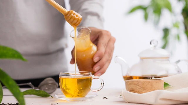 bai-viet/pha-mat-ong-voi-nuoc-soi-duoc-khong-nen-pha-mat-ong-voi-nuoc-gi.html