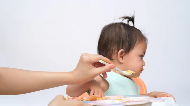 bai-viet/phai-lam-the-nao-khi-be-18-thang-bieng-an.html