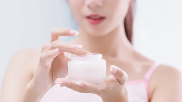bai-viet/huong-dan-phan-biet-kem-duong-am-va-gel-duong-am.html