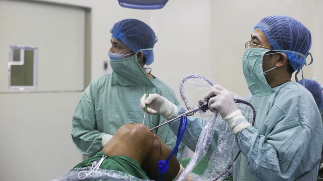 bai-viet/phau-thuat-day-chang-cheo-truoc-goi-duoc-thuc-hien-nhu-the-nao-61487.html