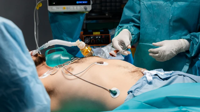 bai-viet/phau-thuat-sua-van-tim-hai-la-va-phau-thuat-thay-van-tim-hai-la-it-xam-lan.html