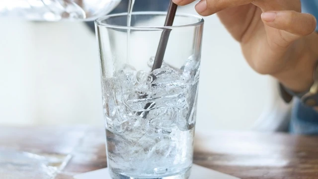 bai-viet/phu-nu-sinh-mo-uong-nuoc-da-duoc-khong-nhung-luu-y-cac-me-can-biet.html