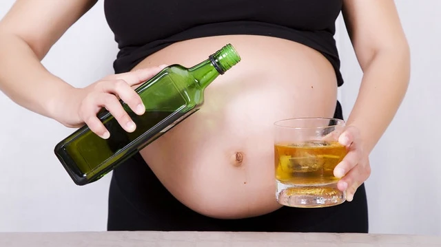 bai-viet/phu-nu-uong-nhieu-ruou-kho-co-con-51147.html