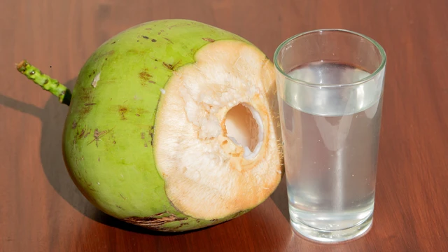 bai-viet/quan-he-xong-uong-nuoc-dua-co-anh-huong-den-suc-khoe-khong.html