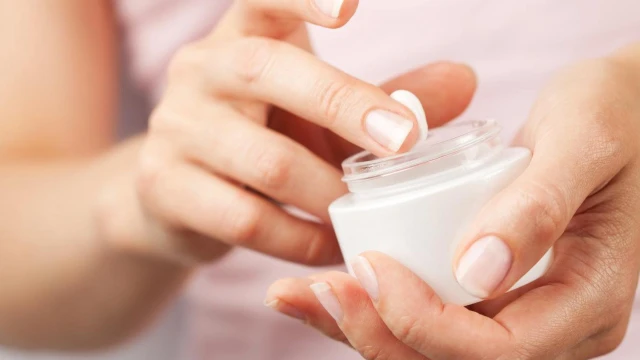 bai-viet/review-5-kem-tri-nut-dau-ti-ban-chay-nhat-hien-nay-55761.html