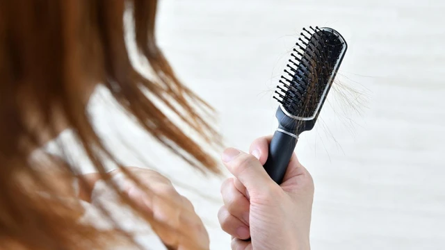 bai-viet/rung-toc-nhieu-o-nu-tuoi-14-co-sao-khong-khi-nao-can-di-kham.html