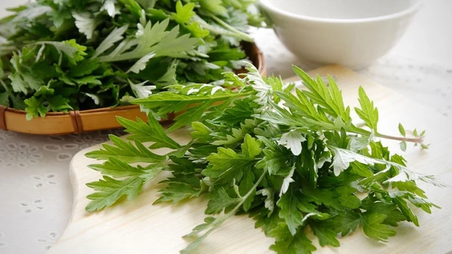 bai-viet/ruou-ngai-cuu-co-tac-dung-gi-doi-voi-suc-khoe.html