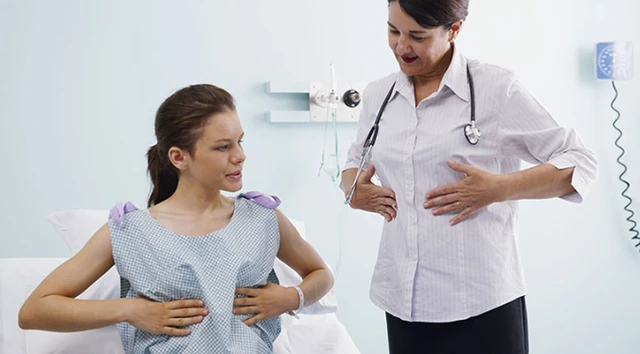 bai-viet/sang-ngu-day-bi-dau-xuong-uc-la-bi-gi-lam-sao-chua-tri-65805.html