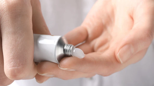 bai-viet/sau-khi-dot-mun-thit-nen-boi-thuoc-gi.html