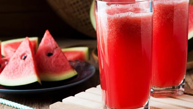 bai-viet/sau-sinh-uong-nuoc-ep-dua-hau-duoc-khong-va-nhung-luu-y-me-can-biet.html