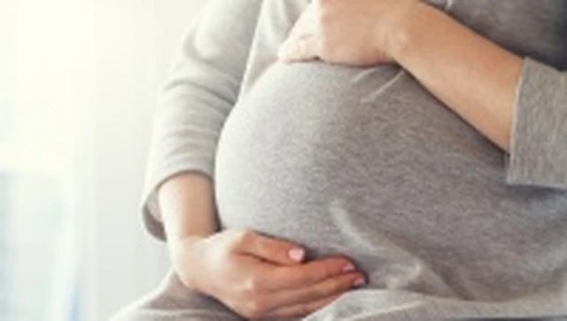 bai-viet/bau-co-dung-duoc-nuoc-hoa-vung-kin-khong-co-anh-huong-den-qua-trinh-mang-thai-khong.html