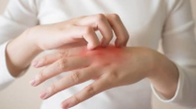 bai-viet/ngua-chan-tay-ve-dem-khi-nao-can-tham-kham-bac-si.html