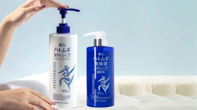 bai-viet/so-sanh-sua-tam-hatomugi-xanh-va-trang.html