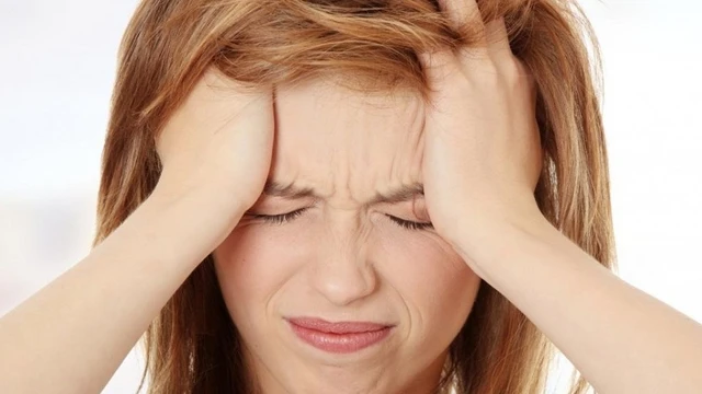 bai-viet/sot-dau-dau-nguyen-nhan-cach-xu-tri-tai-nha-va-dau-hieu-benh-can-can-thiep-y-te.html