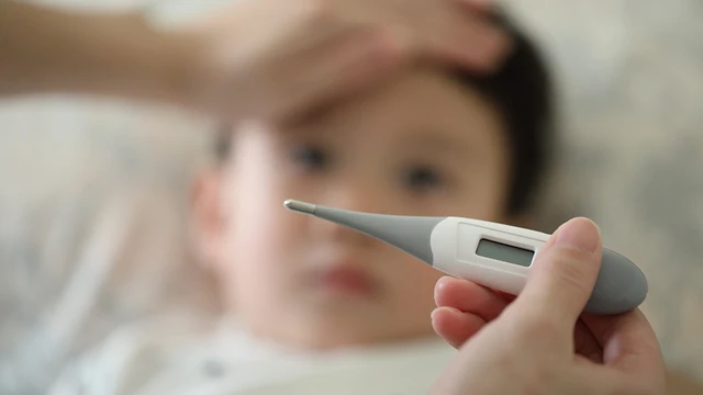 bai-viet/sot-phat-ban-o-tre-em-la-gi-huong-dan-cham-soc-tre-sot-phat-ban-an-toan.html