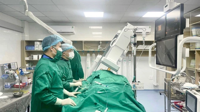 bai-viet/uu-va-nhuoc-diem-cua-hai-phuong-phap-stent-va-phau-thuat-bac-cau.html