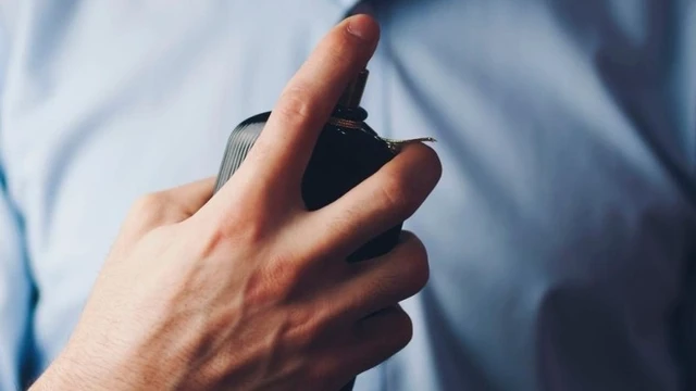 bai-viet/su-dung-body-mist-xit-len-quan-ao-duoc-khong.html