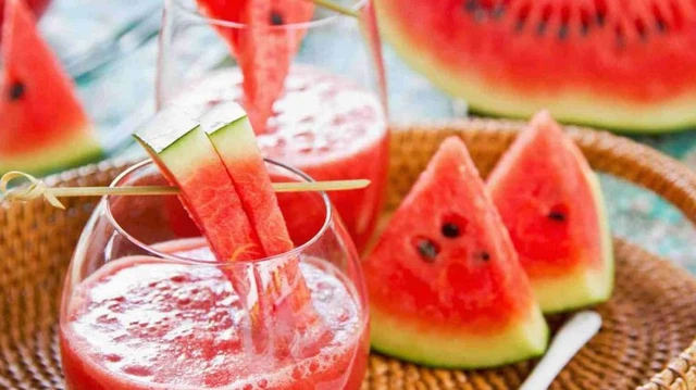 bai-viet/uong-nuoc-ep-dua-hau-co-map-khong-cong-thuc-giam-beo-don-gian-tai-nha.html