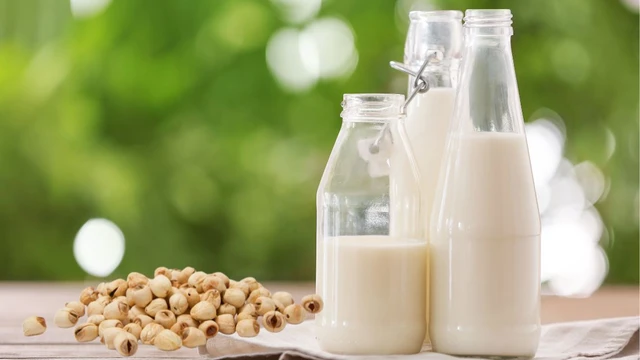 bai-viet/sua-hat-sen-co-tac-dung-gi-nhung-dieu-ban-can-biet-truoc-khi-su-dung.html