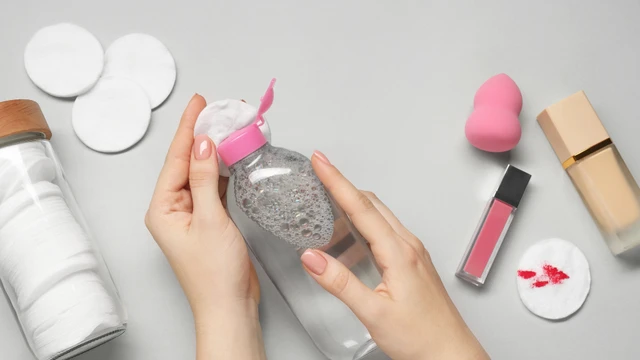 bai-viet/tac-hai-cua-nuoc-tay-trang-va-cach-chon-nuoc-tay-trang-an-toan-phu-hop.html