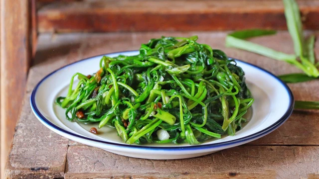 bai-viet/tac-hai-cua-viec-an-nhieu-rau-muong-khong-phai-ai-cung-biet.html