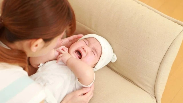 bai-viet/tai-sao-be-vo-dau-but-tai-khi-ngu-cach-xu-ly-nhu-the-nao.html