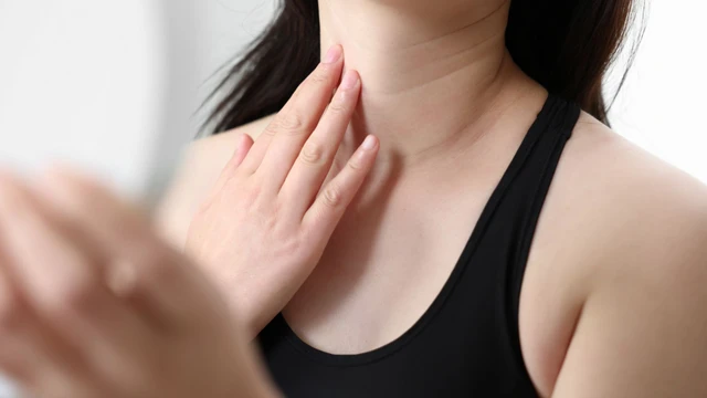 Tại sao nên chăm sóc da vùng cổ sau tuổi 50?