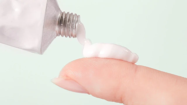 bai-viet/tai-sao-nen-dieu-tri-mun-bang-benzoyl-peroxide-luu-y-cac-tac-dung-phu.html
