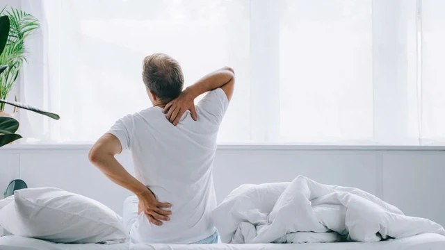 bai-viet/tai-sao-sang-ngu-day-bi-dau-lung-duoi.html