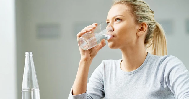 bai-viet/tai-sao-uong-nhieu-nuoc-giup-giam-can-50015.html