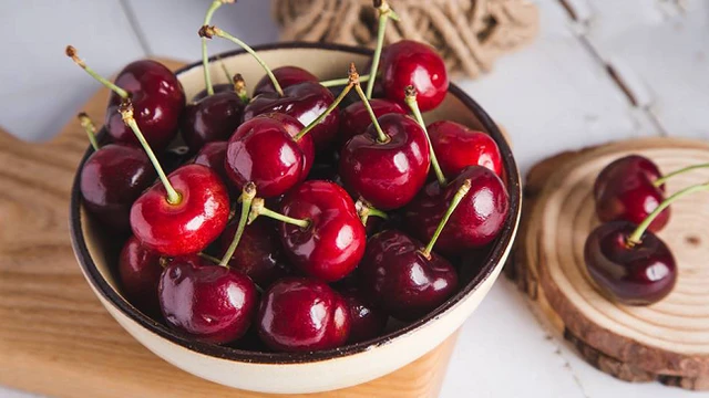 bai-viet/thanh-phan-dinh-duong-va-loi-ich-cua-nuoc-ep-anh-dao.html