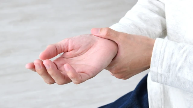 bai-viet/thieu-canxi-co-bi-run-tay-khong-nhung-dau-hieu-thieu-canxi-ban-can-luu-y.html