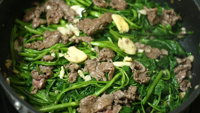 bai-viet/thit-bo-hop-voi-rau-gi-goi-y-cac-loai-rau-ngon-mieng-va-de-che-bien.html