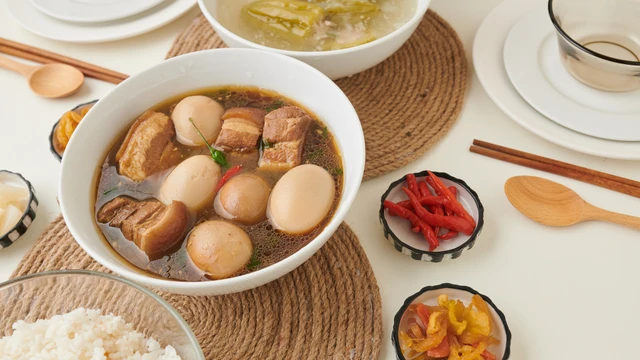 bai-viet/thit-kho-trung-bao-nhieu-calo-loi-ich-suc-khoe-khi-an-thit-kho-trung.html