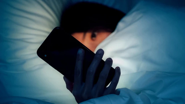bai-viet/thoi-quen-su-dung-dien-thoai-vao-dem-khuya-gop-phan-gay-cang-thang-va-lo-au.html