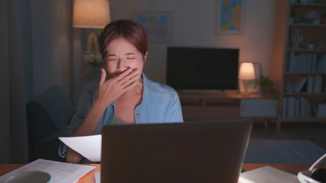 bai-viet/thuc-khuya-co-bi-suy-than-khong-cach-bao-ve-than-khi-hay-phai-thuc-khuya.html