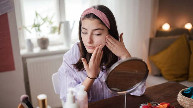 Tiêu chí lựa chọn nước tẩy trang cho tuổi dậy thì - Một số lưu ý khi sử dụng nước tẩy trang ở độ tuổi dậy thì