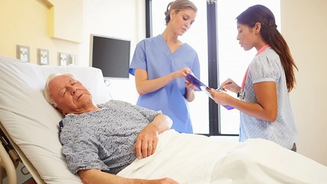 bai-viet/tim-hieu-ve-loet-ty-de-vung-cung-cut-o-nguoi-benh-nam-liet-giuong-59665.html