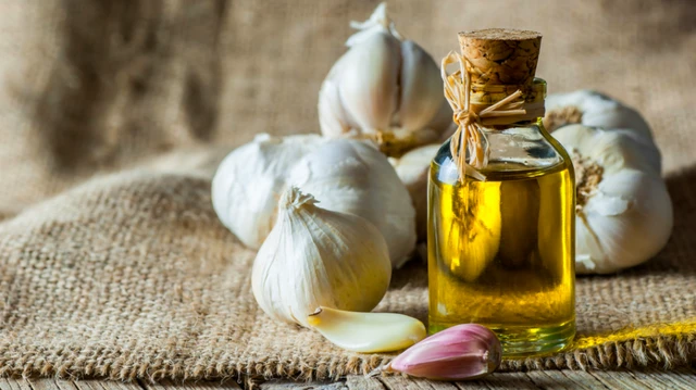 bai-viet/tinh-dau-toi-voi-nhieu-cong-dung-tuyet-voi-cho-suc-khoe-58956.html