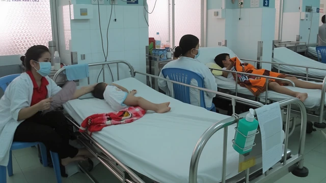 bai-viet/bo-y-te-yeu-cau-tp-hcm-siet-chat-cong-tac-phong-chong-sot-xuat-huyet-va-tay-chan-mieng-10009.html