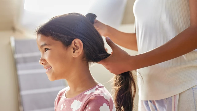 bai-viet/toc-bac-o-tre-em-nguyen-nhan-cach-dieu-tri-va-nhung-dieu-cha-me-can-biet.html