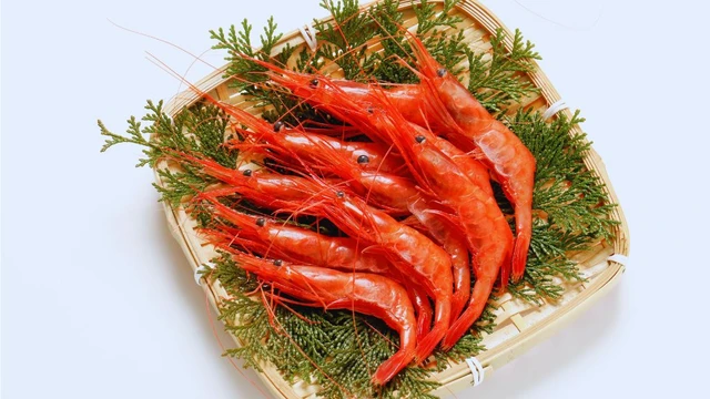 bai-viet/dac-diem-dinh-duong-co-trong-tom-hong-va-loi-ich-doi-voi-suc-khoe.html