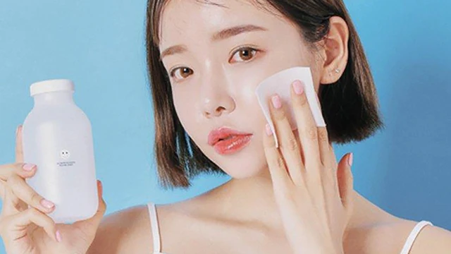 bai-viet/goi-y-4-san-pham-nuoc-tay-trang-cho-da-dau-mun-khong-nen-bo-qua.html