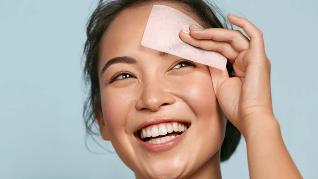 bai-viet/top-5-kem-duong-trang-da-mat-cho-da-dau-duoc-ua-chuong-ve-do-lanh-tinh.html