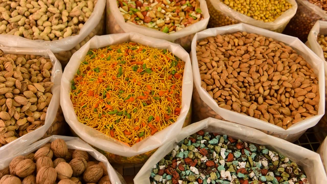 bai-viet/top-5-loai-hat-quen-thuoc-ngay-tet-an-khong-lo-tich-mo-bung.html