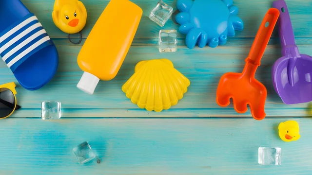 bai-viet/top-6-do-choi-cho-be-di-bien-cuc-vui-nhon-gom-nhung-gi-luu-y-khi-lua-chon-do-choi-cho-be.html