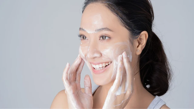 bai-viet/top-sua-rua-mat-danh-cho-da-dau-mun-lo-chan-long-to.html